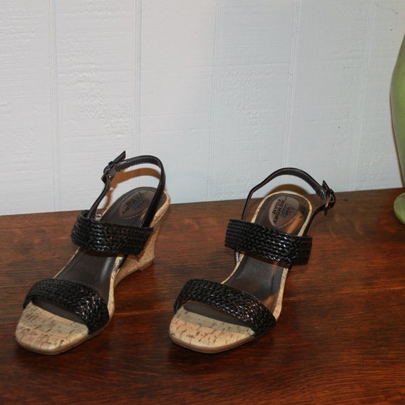 LIMITED SALE:  Life Stride Velocity with Memory Foam Wedge (Persona) Size 8.5M - Picture 1 of 7
